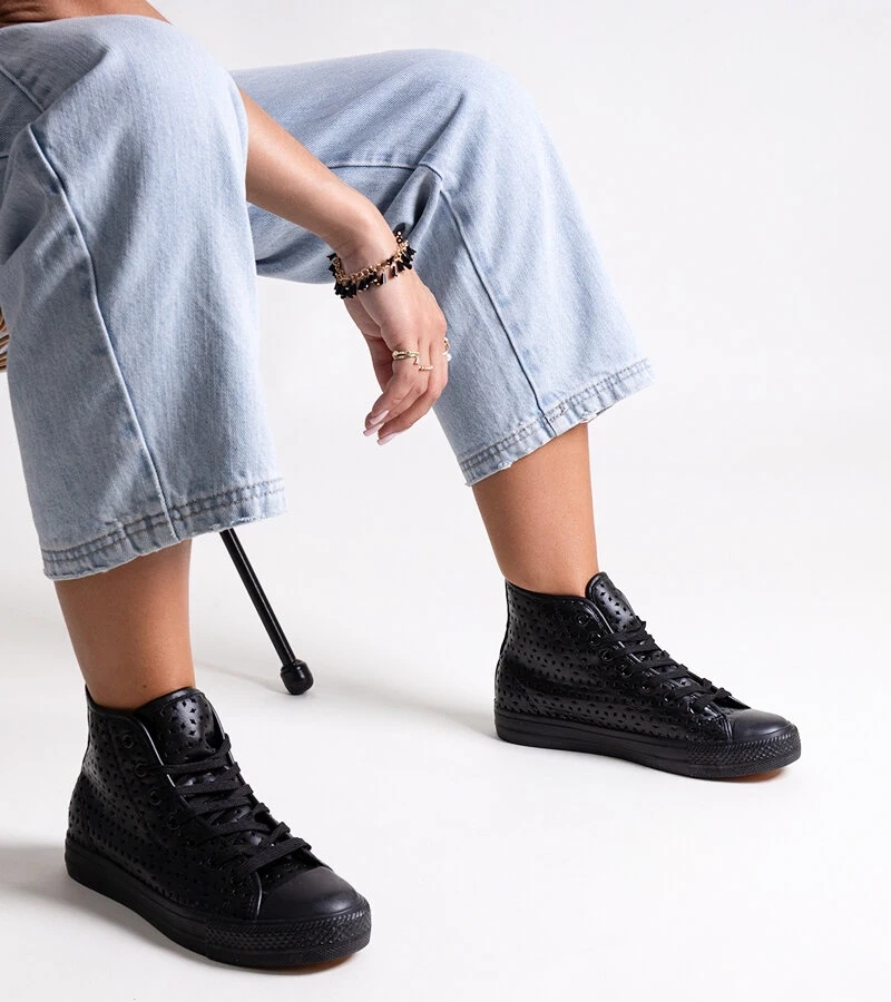 Czarne wysokie trampki ażurowe