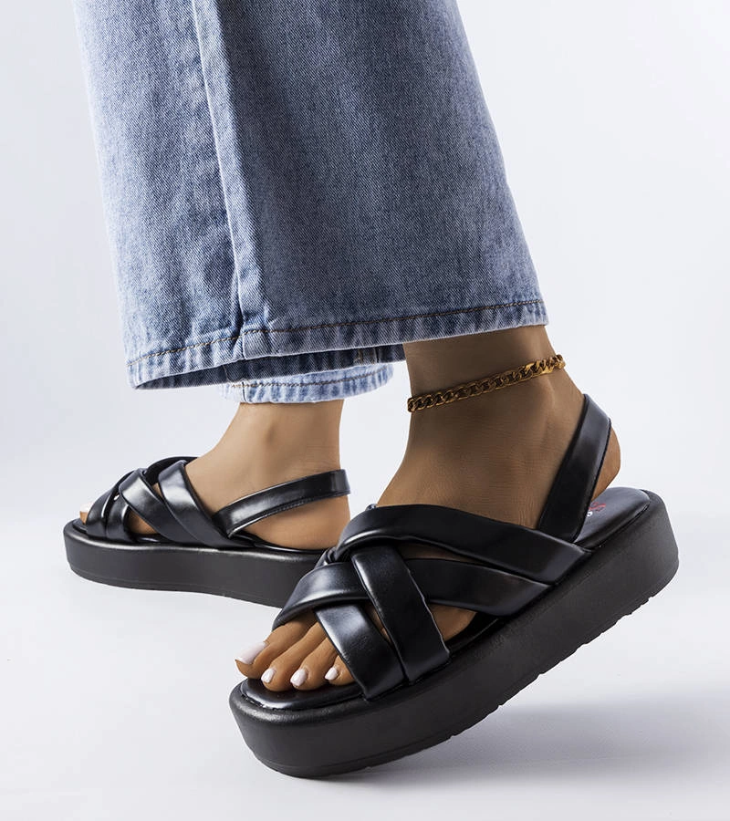 Czarne sandały na platformie