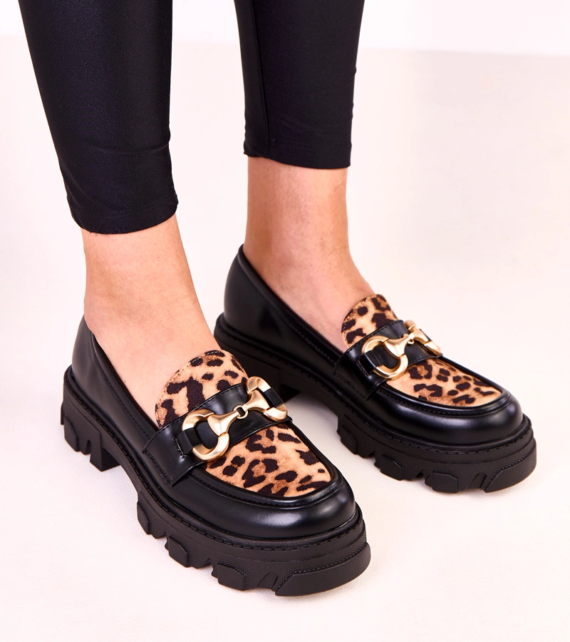 Hers Czarne mokasyny z panterkowym akcentem i złotą ozdobą