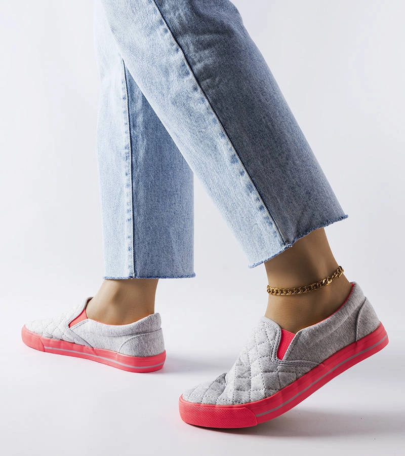 Szare pikowane tenisówki materiałowe