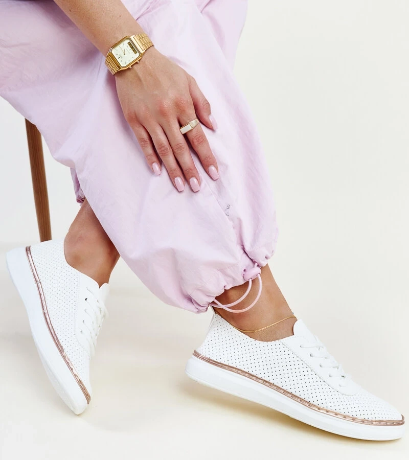 Białe ażurowe tenisówki