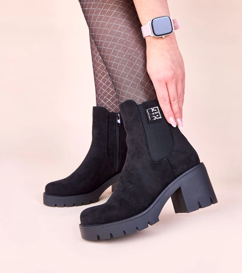 Hers Czarne botki na słupku z elastyczną wstawką