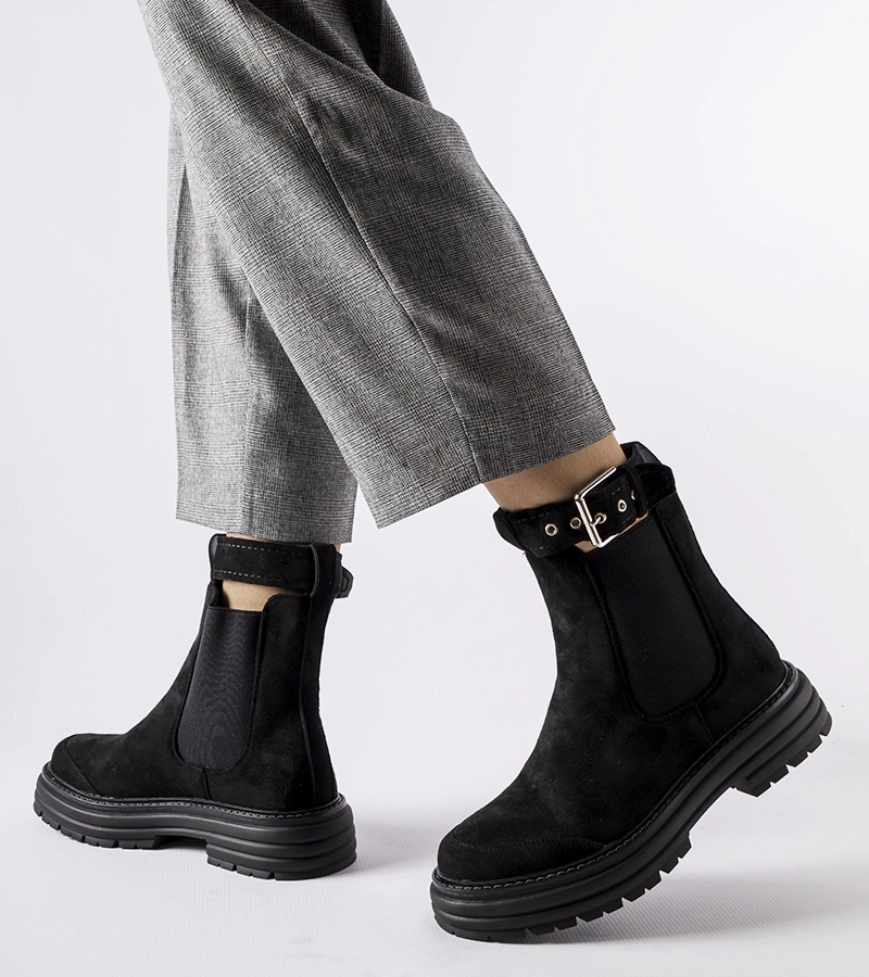 Czarne botki z zapięciem wokół kostki