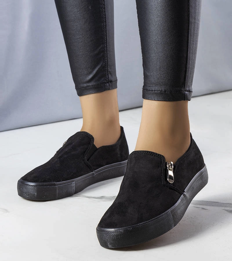 Czarne tenisówki materiałowe