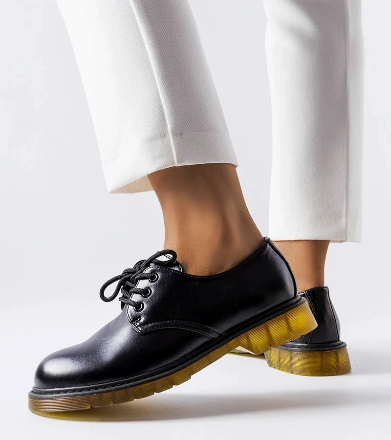 Czarne oksfordy na gumowej podeszwie