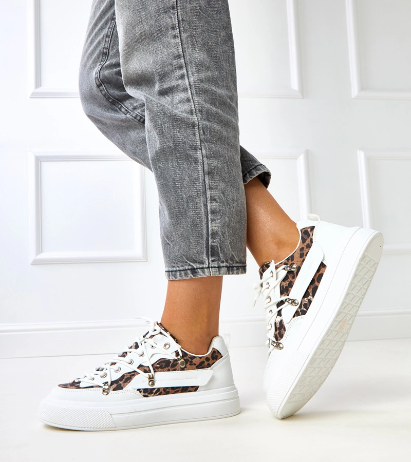 Hers Białe damskie sneakersy na platformie z panterką