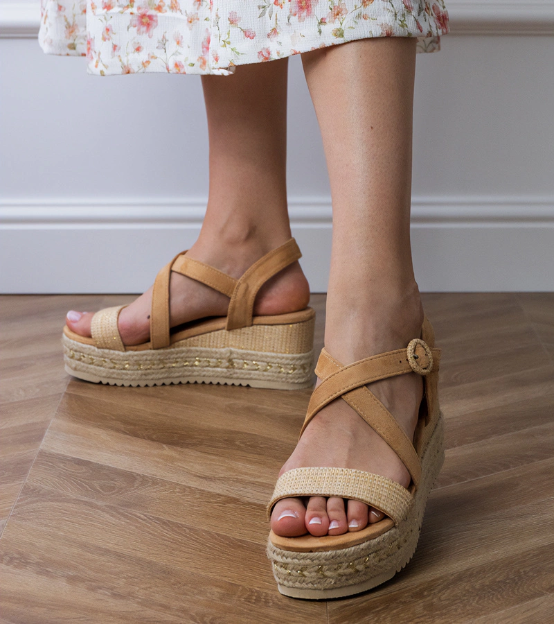 Hers Beżowe sandały espadryle na koturnie