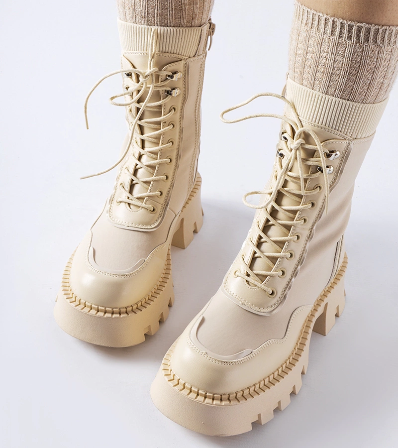 Beżowe workery na masywnej podeszwie