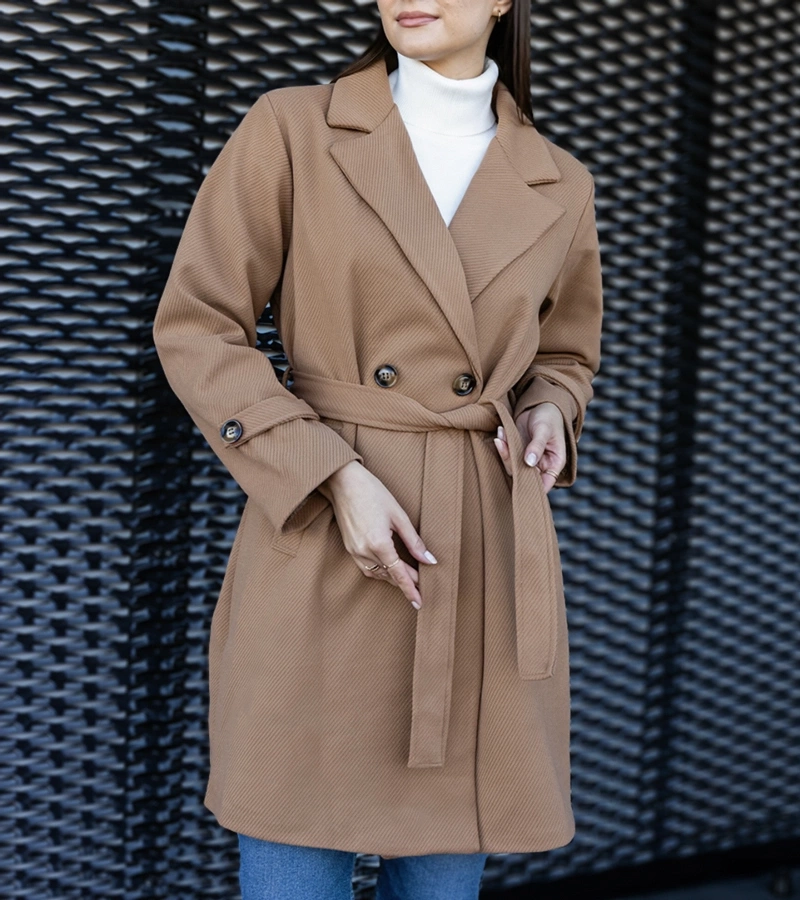 Elegancki brązowy płaszcz wiązany oversize