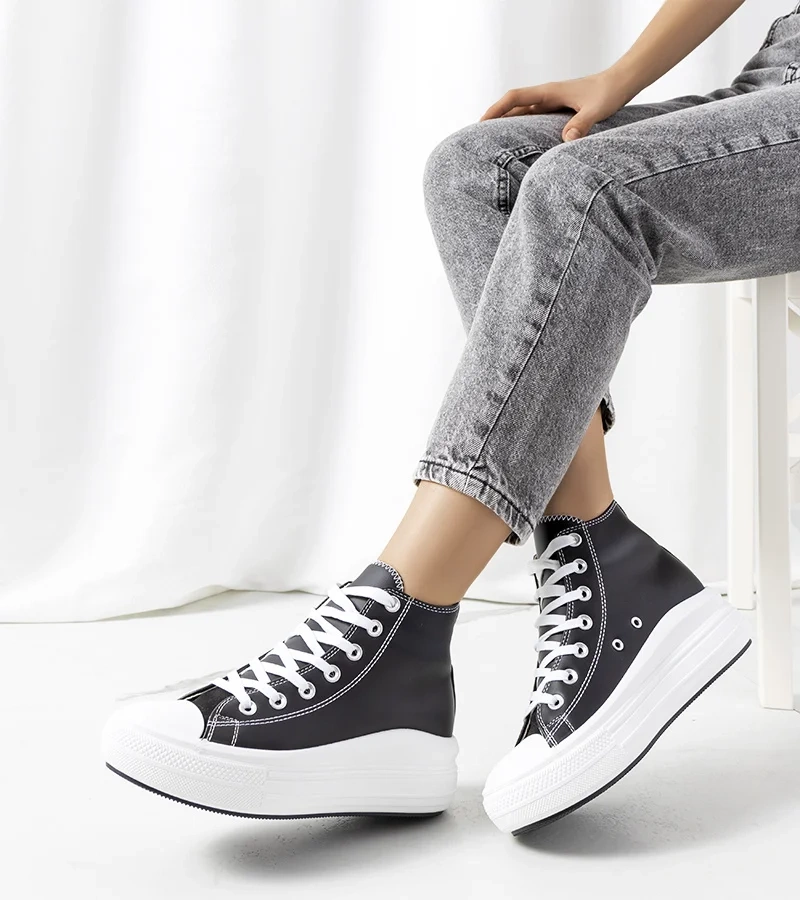 Czarne trampki na platformie