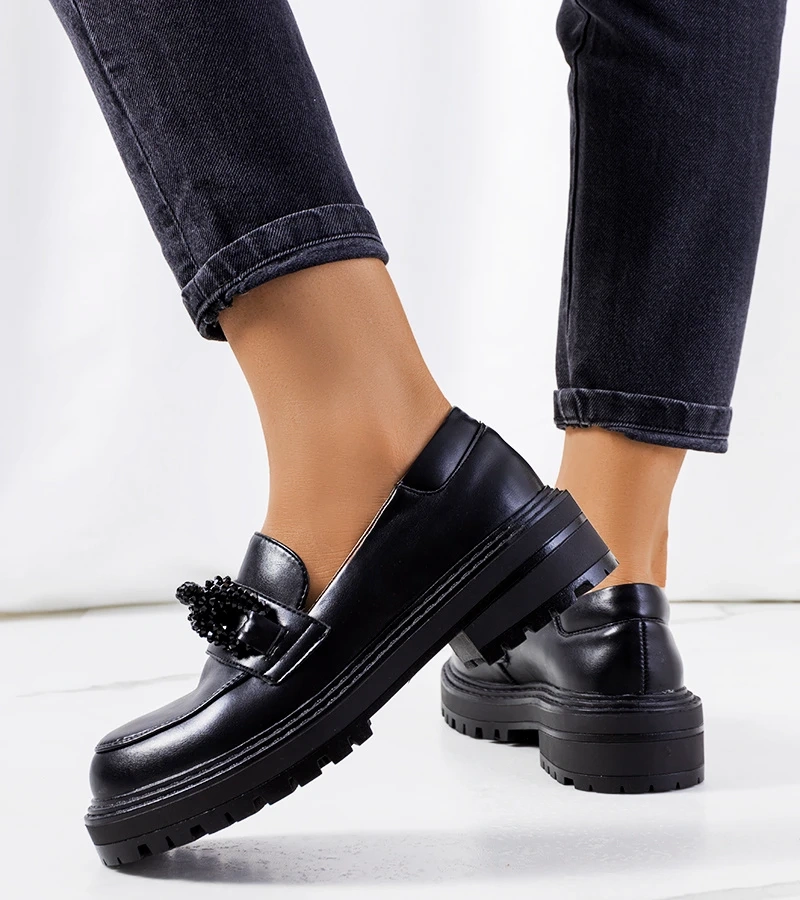 Czarne półbuty damskie