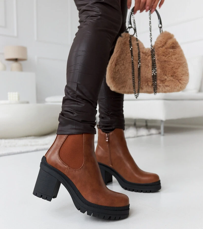 Brązowe botki na niskim słupku