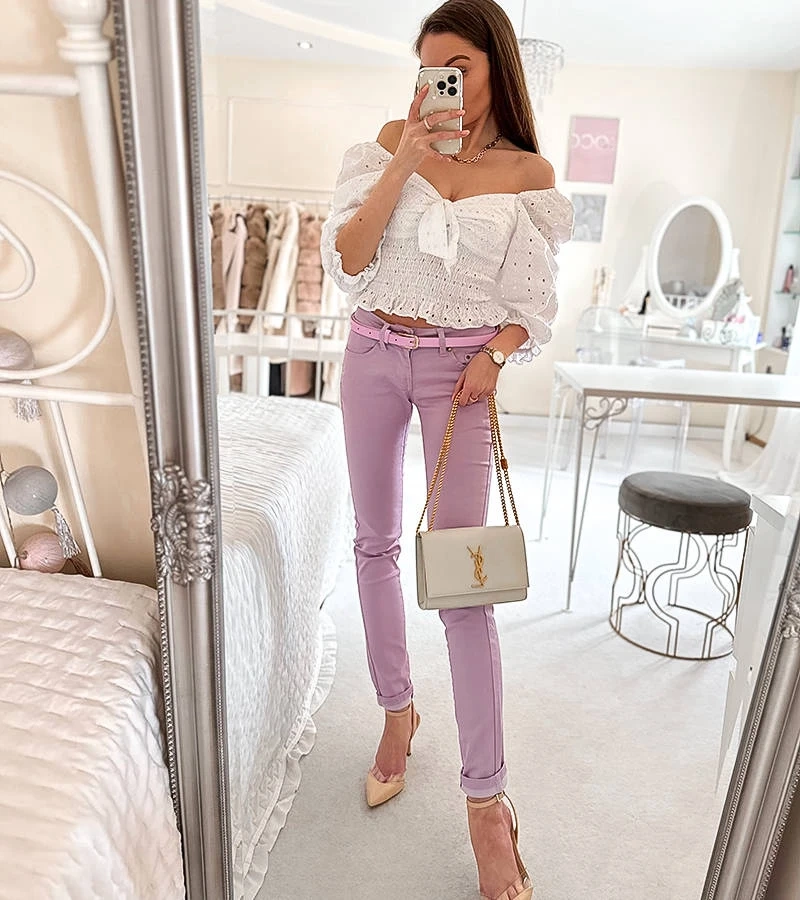 Fioletowe spodnie materiałowe z paskiem