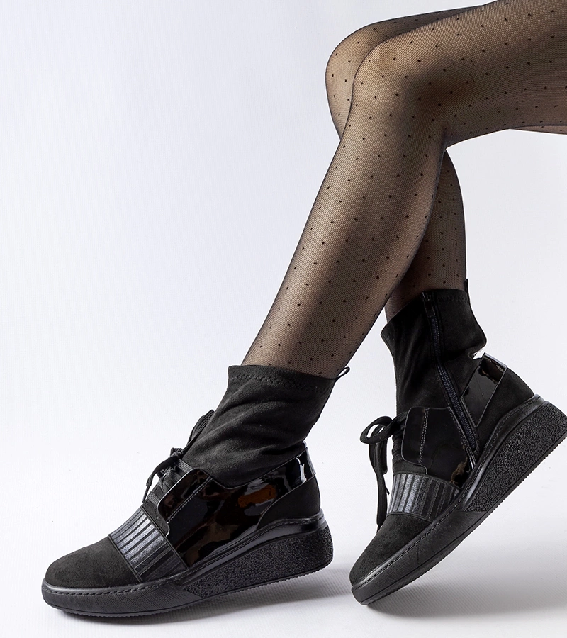 Czarne  skarpetkowe botki na koturnie