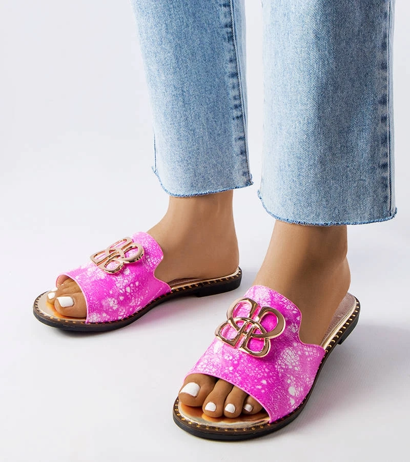 Różowe klapki damskie ze klamrą