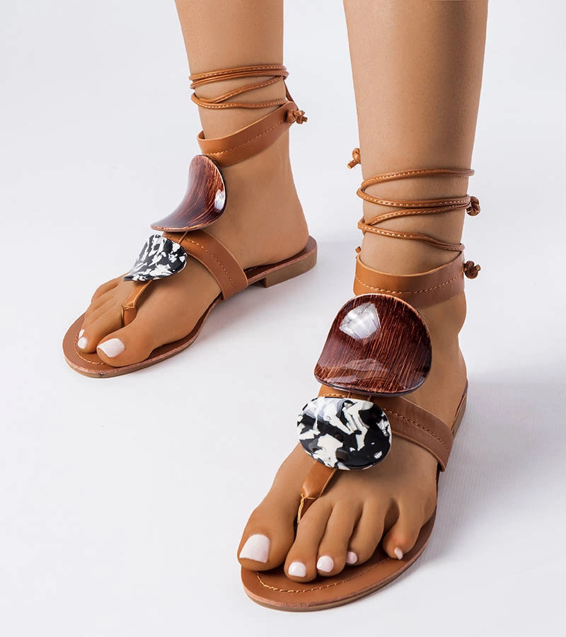 Brązowe sandałki gladiatorki wiązane