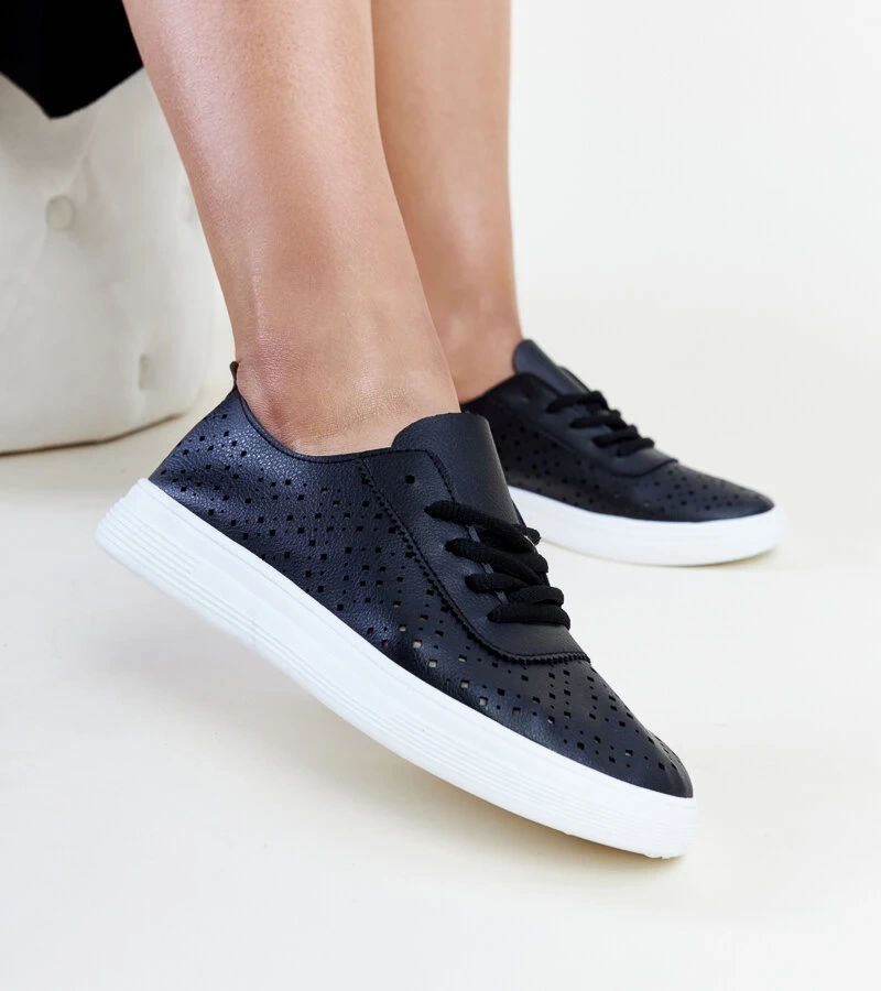 Czarne ażurowe tenisówki