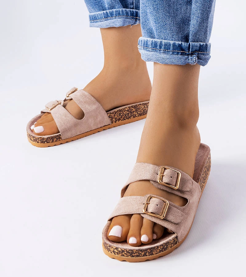 Brązowe klapki na korkowej podeszwie z klamerkami