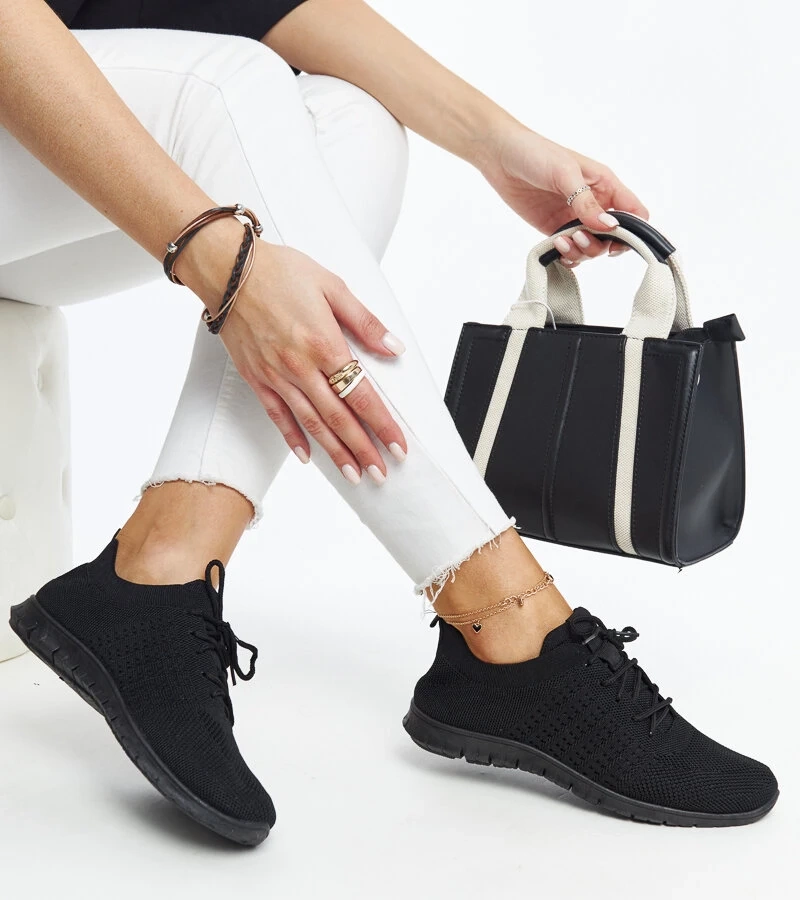 Czarne materiałowe sneakersy