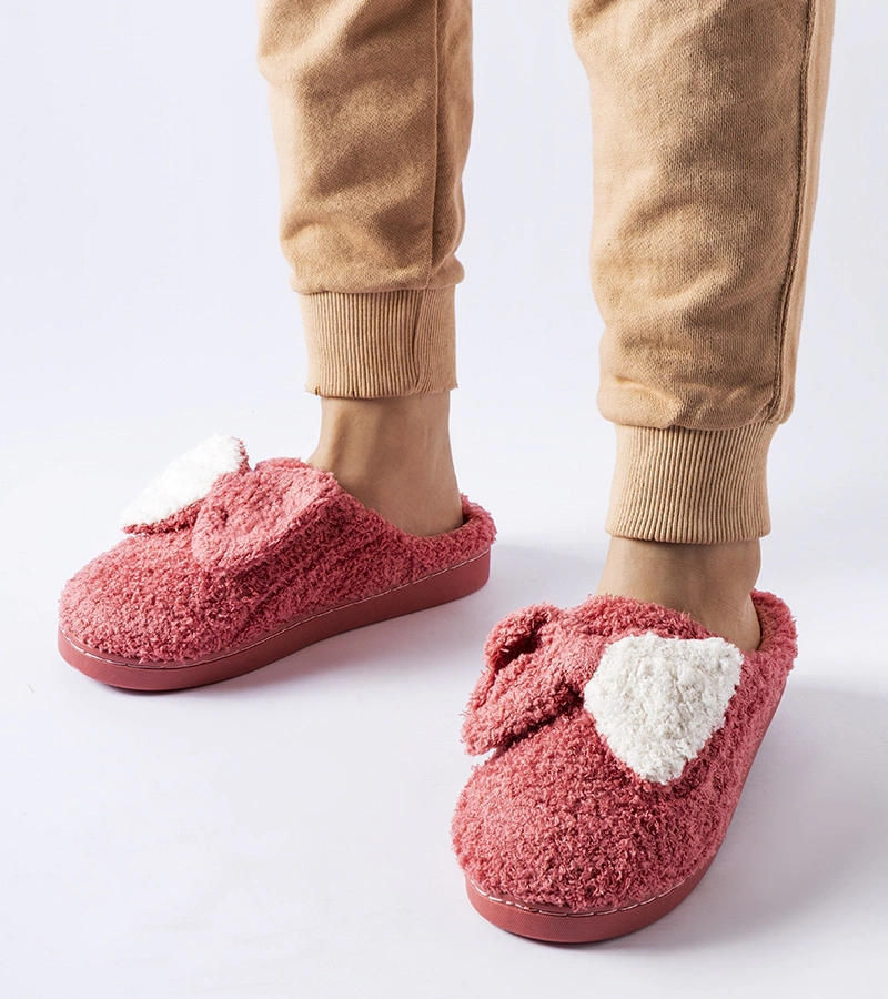 Ciemnoróżowe ciepłe kapcie z kokardką