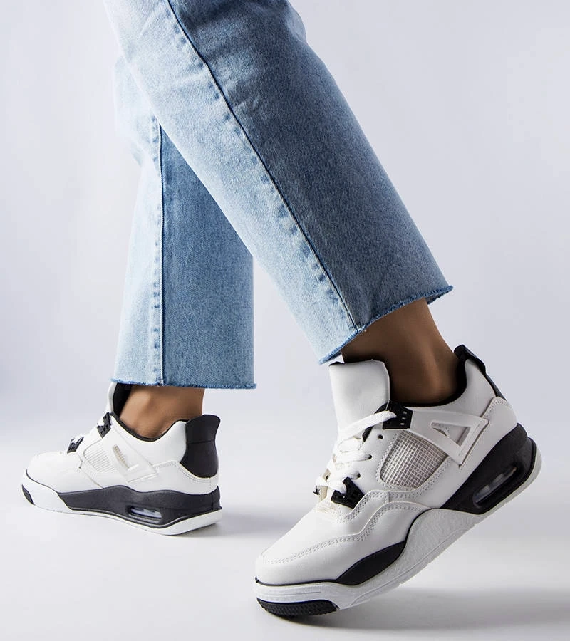 Białe sportowe sneakersy z łączonych materiałów