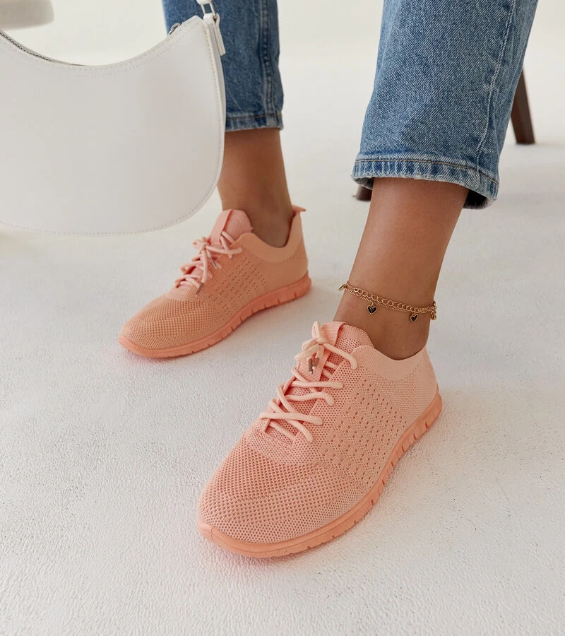 Różowe materiałowe sneakersy