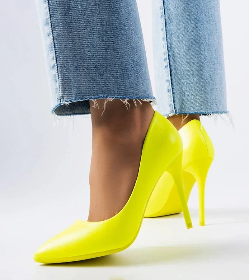 Efektowne neonowe szpilki