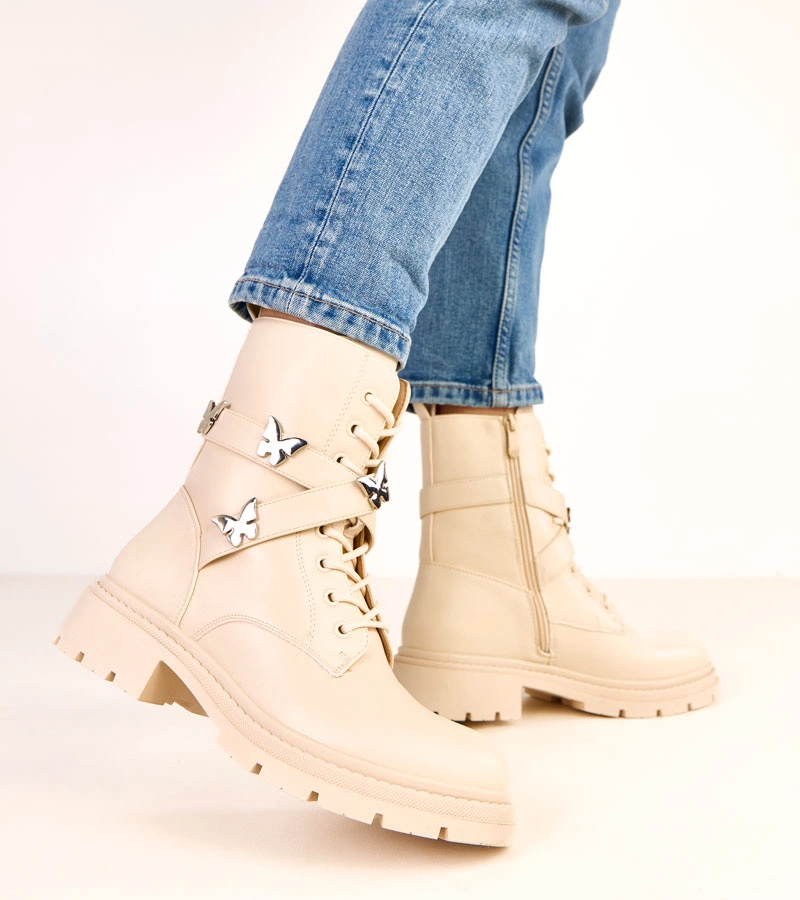 Hers Beżowe botki zdobione motylkami