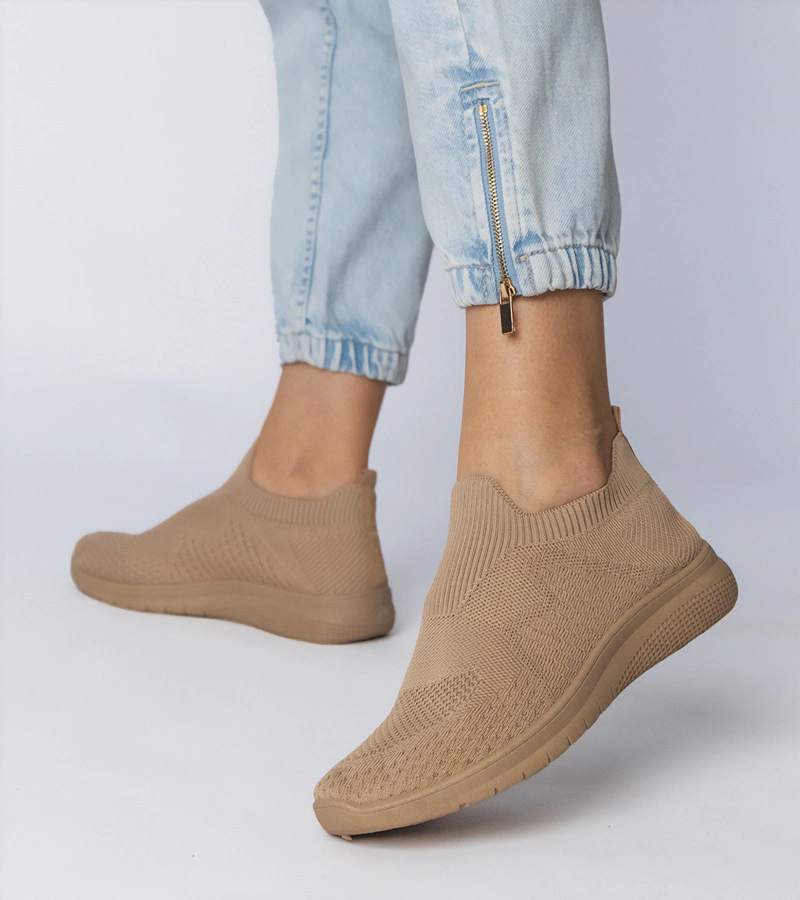 Hers Beżowe sneakersy sportowe ze skarpetkową cholewką