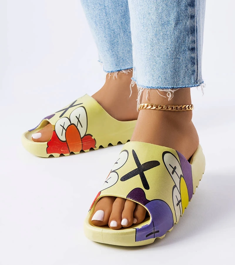 Zielone klapki gumowe ozdobione nadrukami