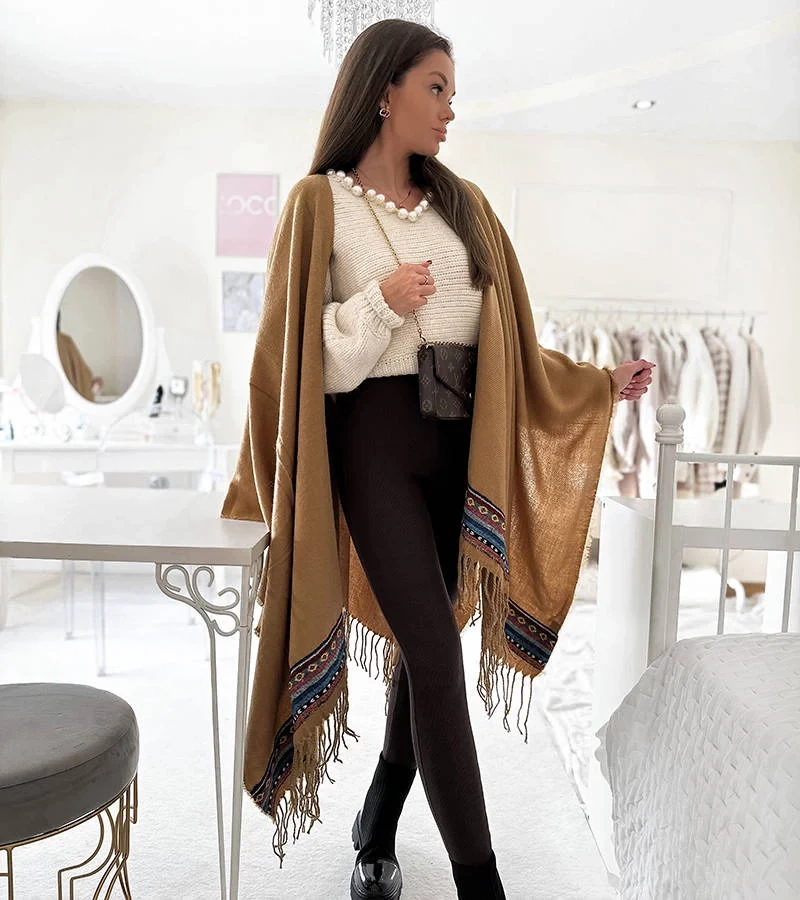 Camelowe ponczo z frędzlami