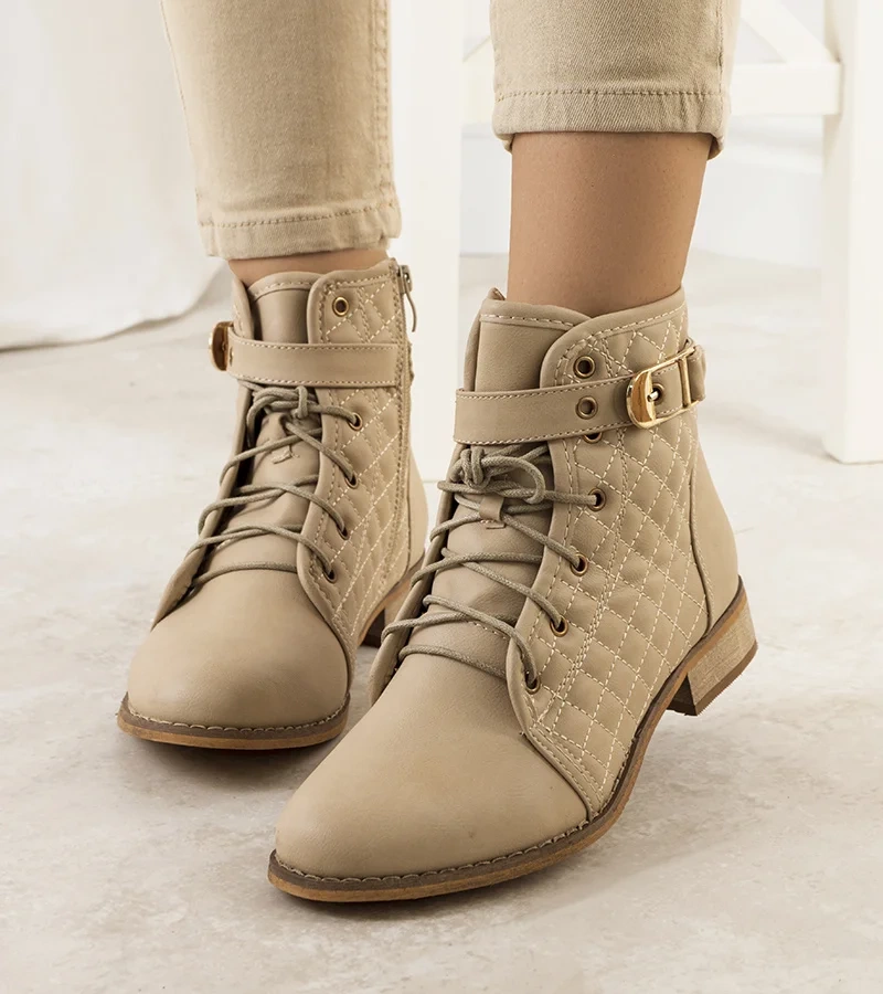 Beżowe botki na płaskim obcasie