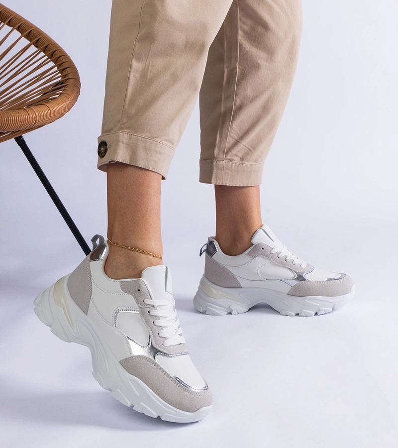 Białe sneakersy na masywnej podeszwie