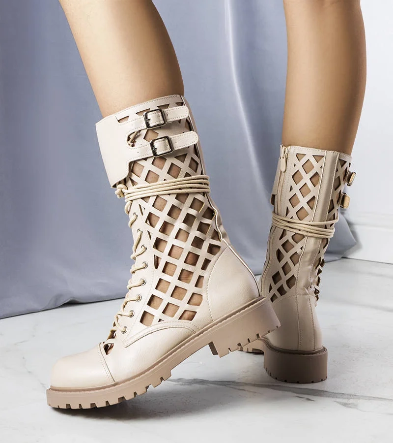 Beżowe ażurowe botki