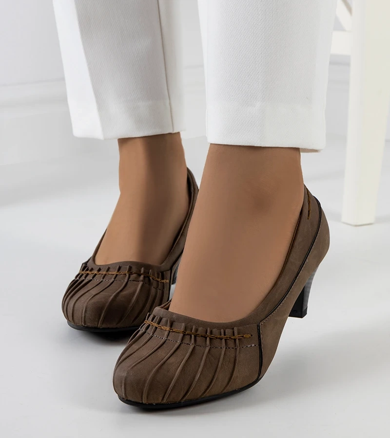 Hers Brązowe czółenka na niskim słupku