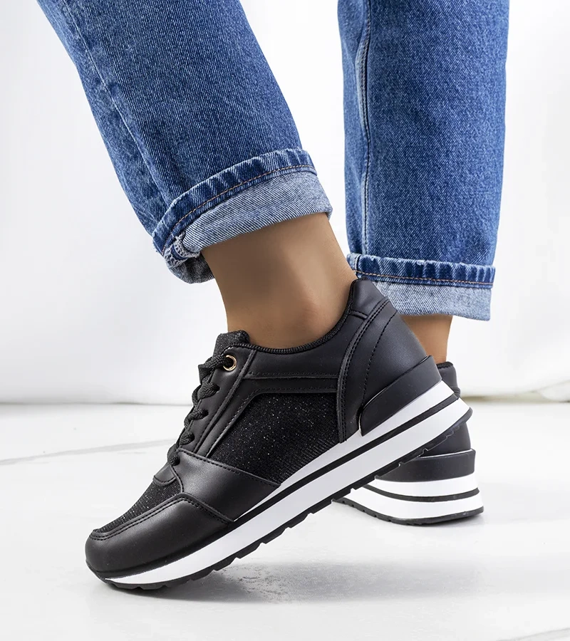 Czarne buty sportowe