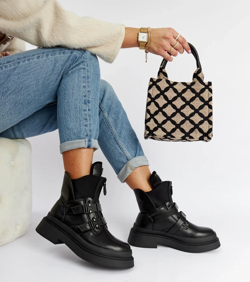 Czarne botki na platformie