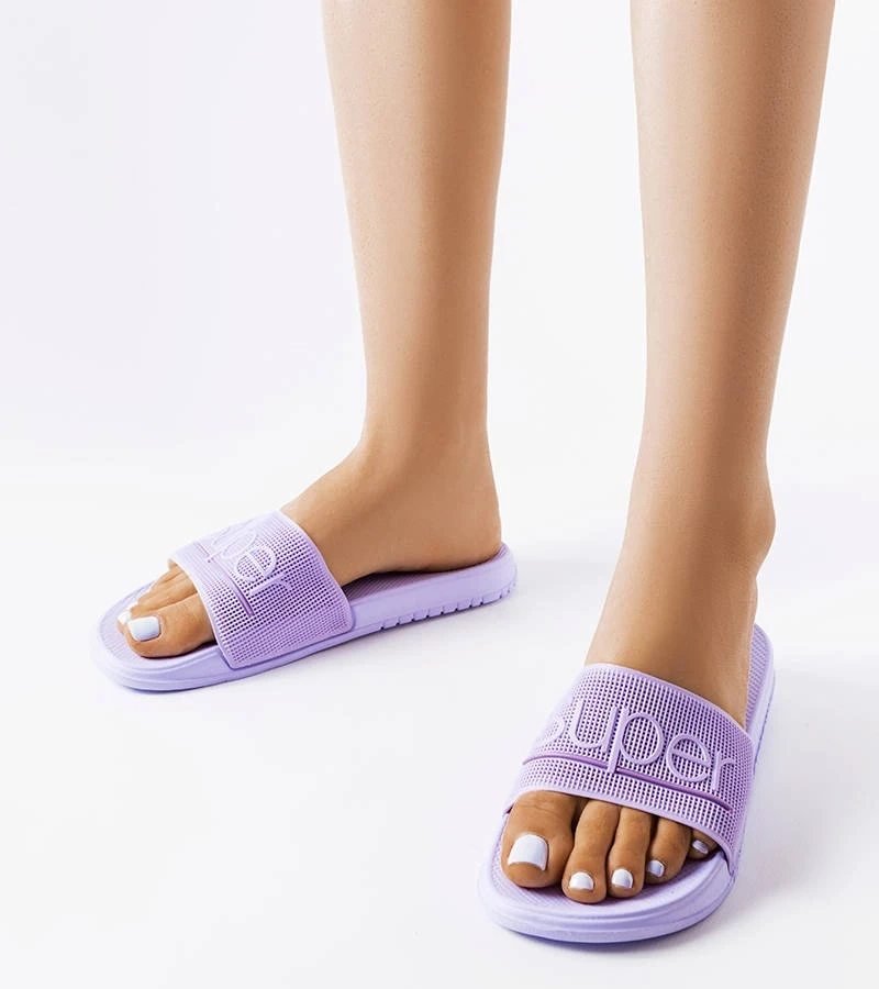 Fioletowe klapki gumowe