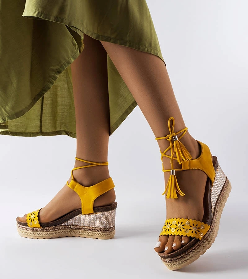 Żółte espadryle na koturnie