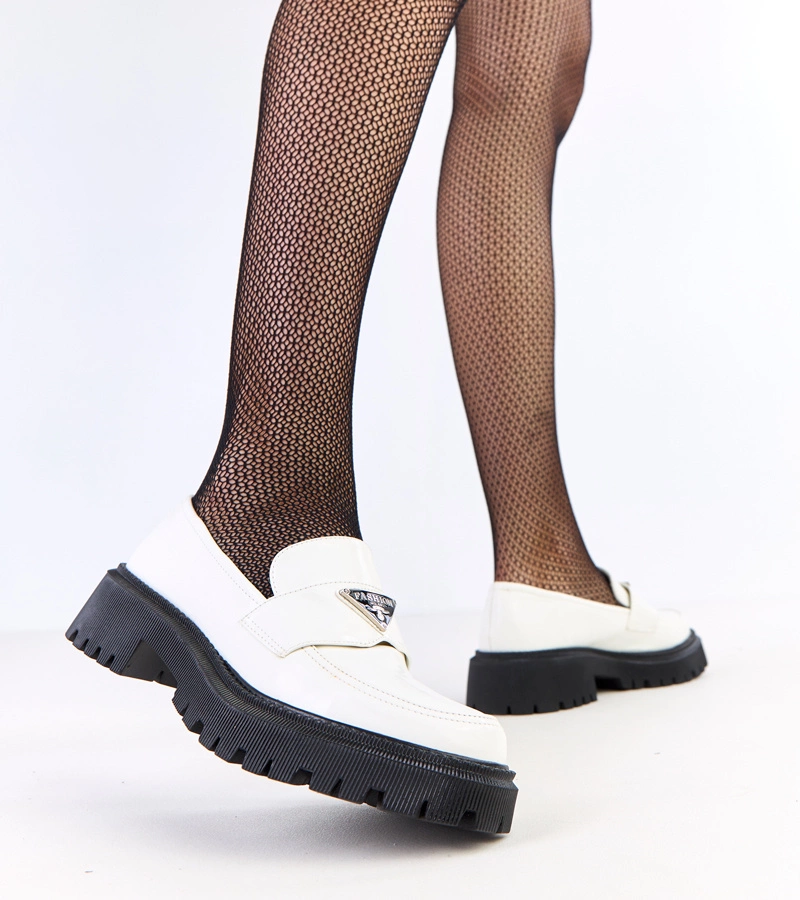 Hers Białe mokasyny damskie z metaliczną ozdobą