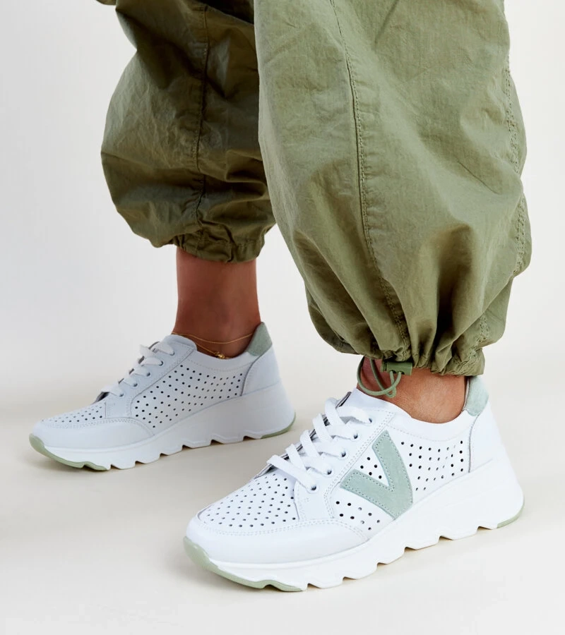 Białe skórzane sneakersy ażurowe VINCEZA
