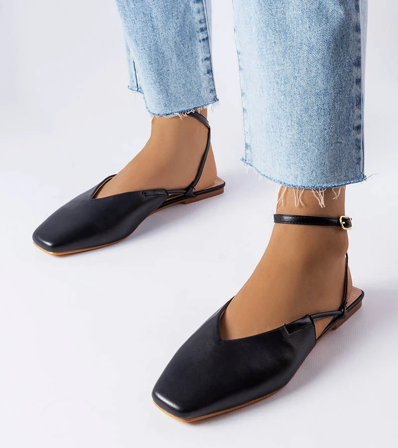 Czarne sandały z zakrytym noskiem