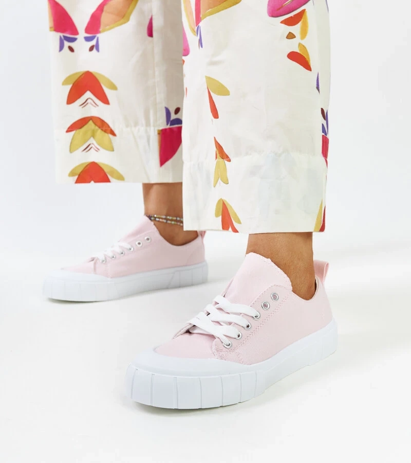 Różowe  materiałowe trampki