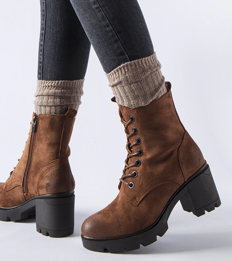 Brązowe zamszowe botki na obcasie