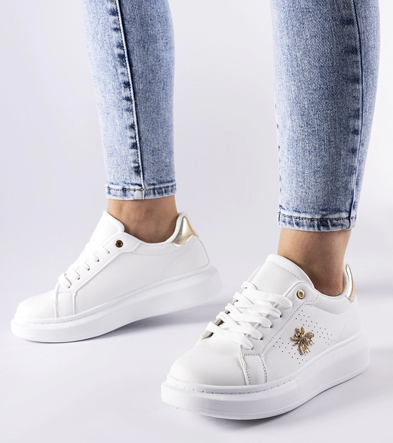 Białe sneakersy z cyrkoniową aplikacją