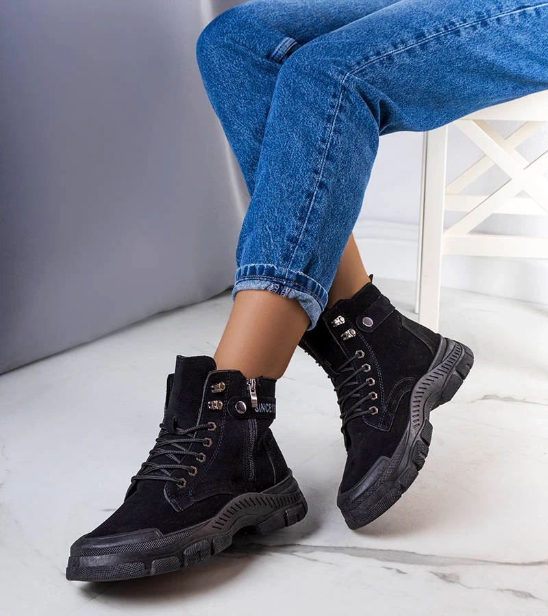 Czarne ocieplane traperki z eko-zamszu