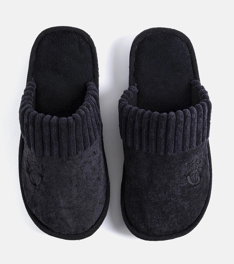 Czarne ciepłe kapcie męskie