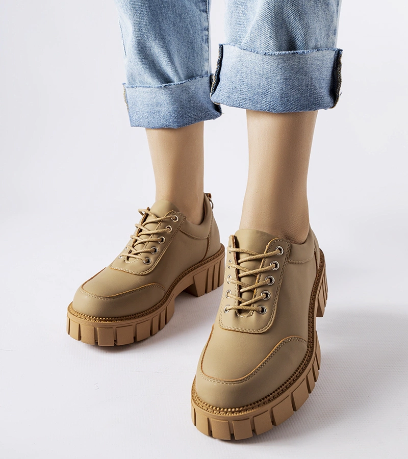 Brązowe półbuty o matowy wykończeniu