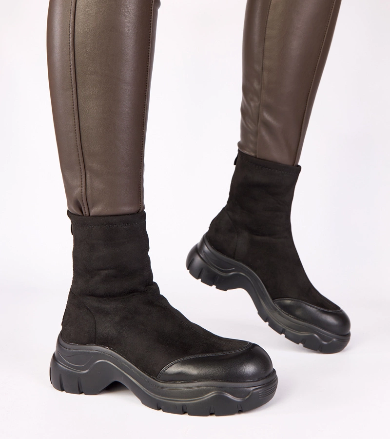 Hers Czarne botki z ekozamszu na masywnej podeszwie