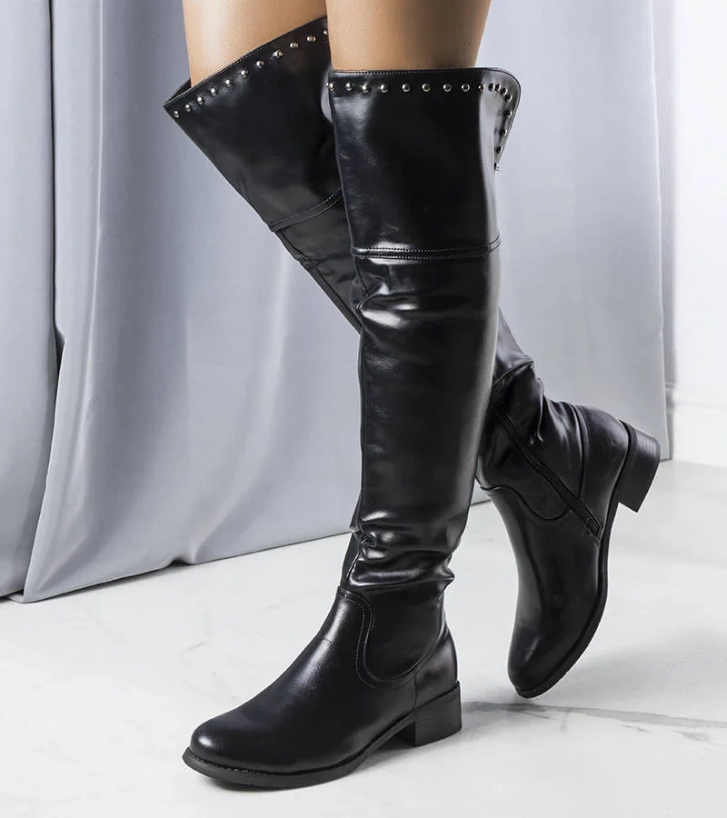 Czarne kozaki za kolano